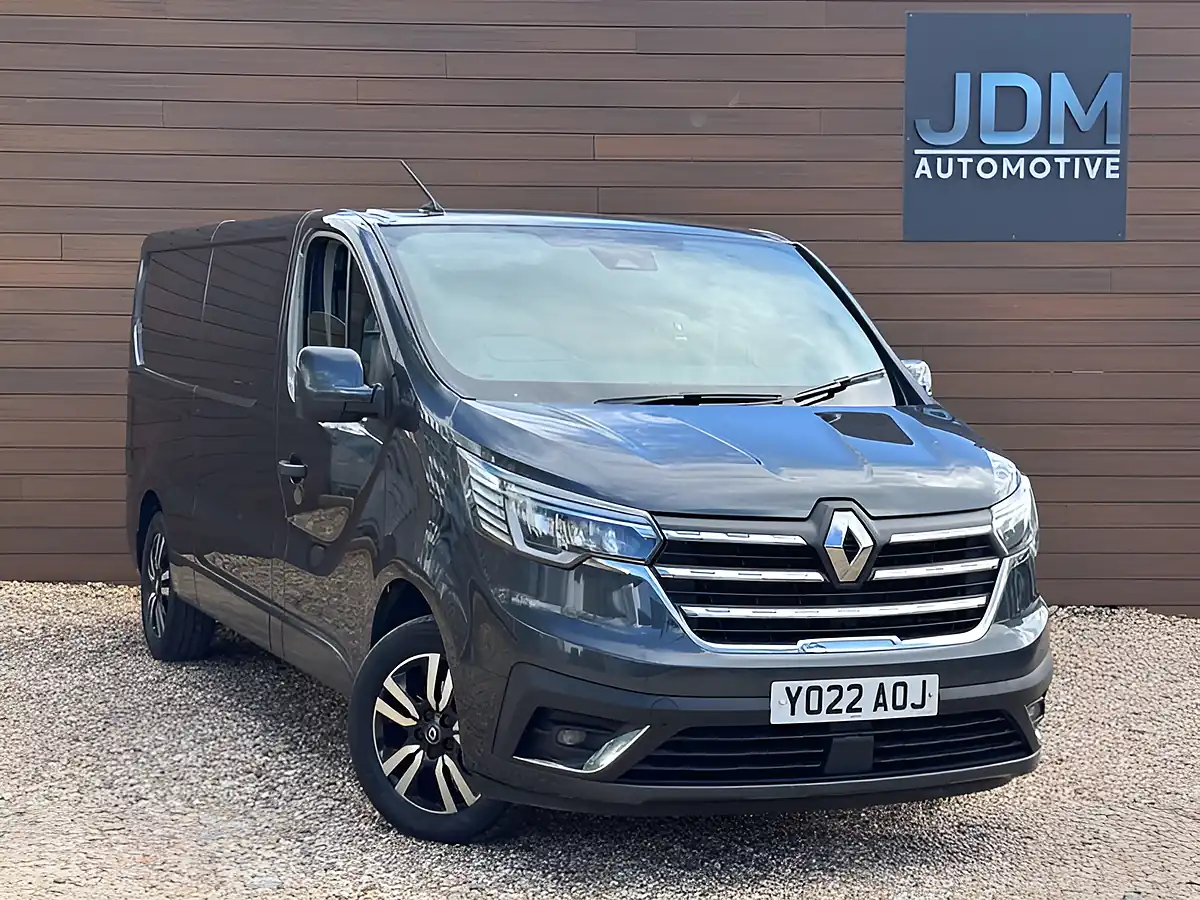 Used 2022 Renault Trafic LL30 Sport+ Grey - Front View
