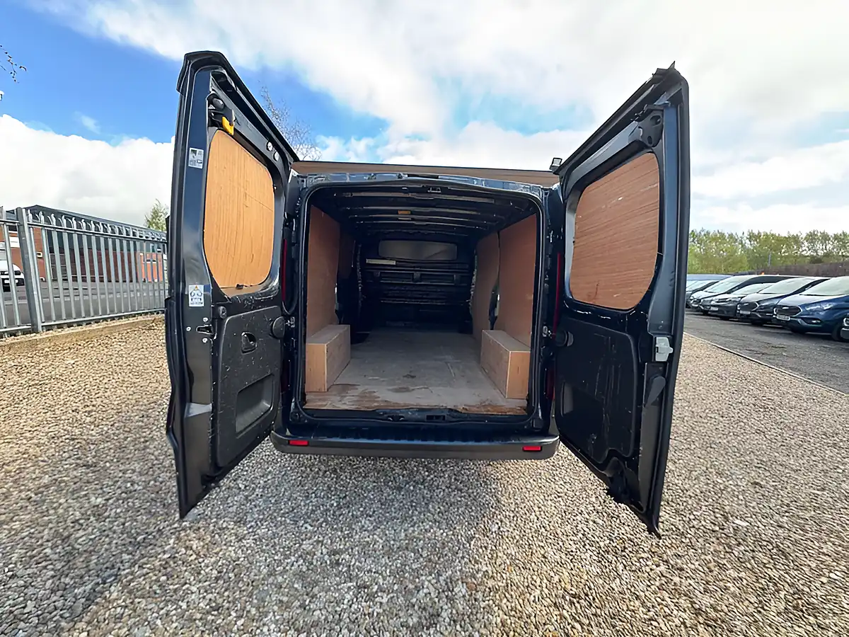Used 2022 Renault Trafic LL30 Sport+ Grey - Interior and Exterior details 5