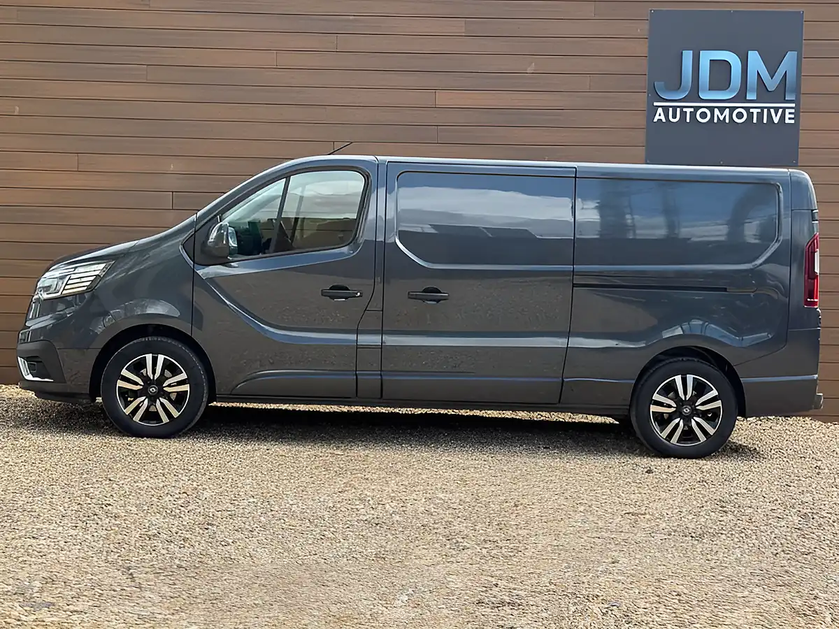 Used 2022 Renault Trafic LL30 Sport+ Grey - Interior and Exterior details 7