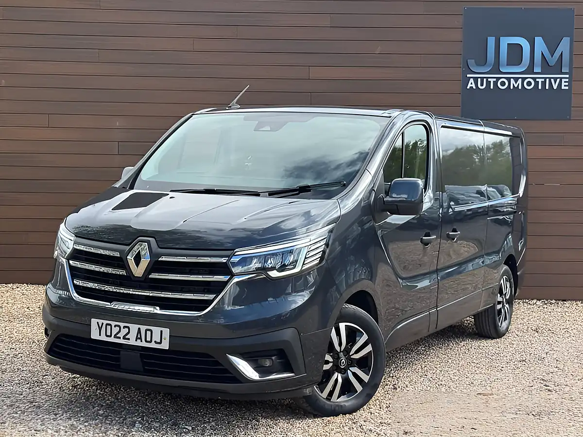 Used 2022 Renault Trafic LL30 Sport+ Grey - Interior and Exterior details 8
