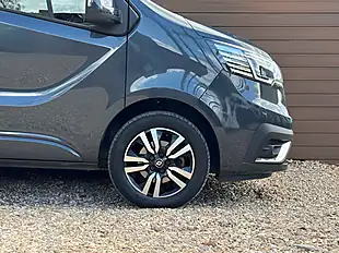 Used 2022 Renault Trafic LL30 Sport+ Grey - Interior and Exterior details 9