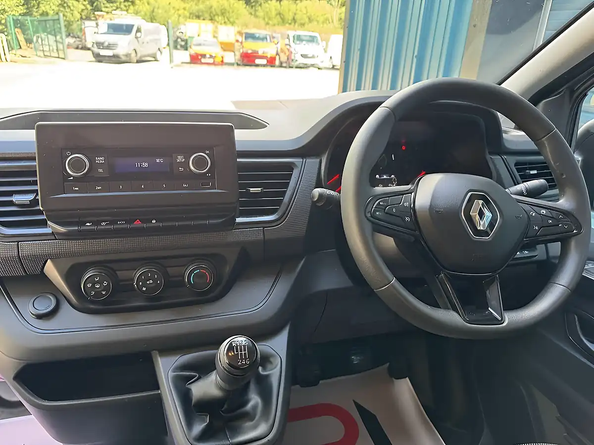 Used 2022 Renault Trafic SL28 Business Grey - Interior and Exterior details 10