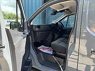 Used 2022 Renault Trafic SL28 Business Grey - Interior and Exterior details 12