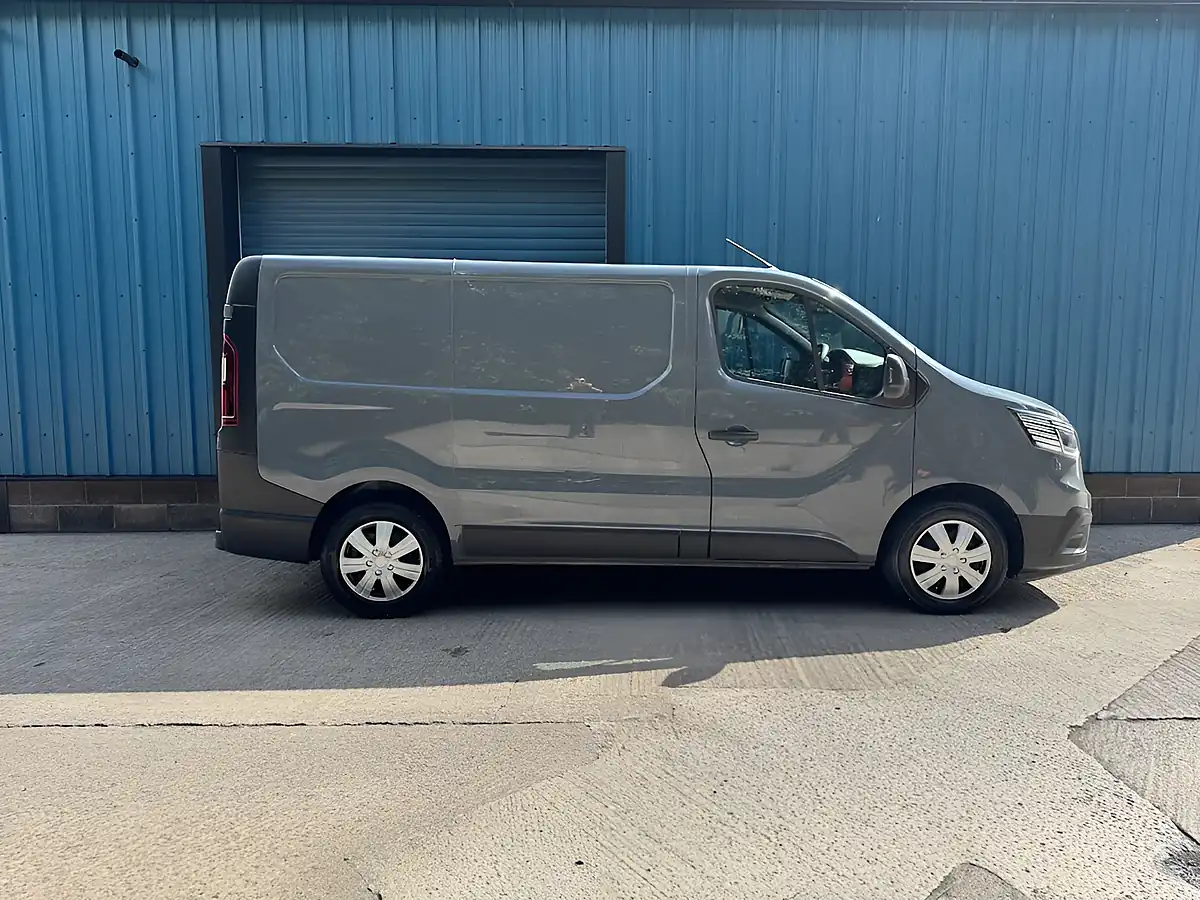 Used 2022 Renault Trafic SL28 Business Grey - Interior and Exterior details 2