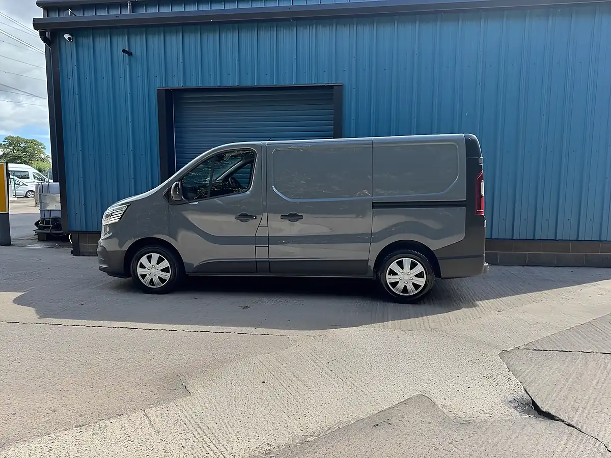 Used 2022 Renault Trafic SL28 Business Grey - Interior and Exterior details 5