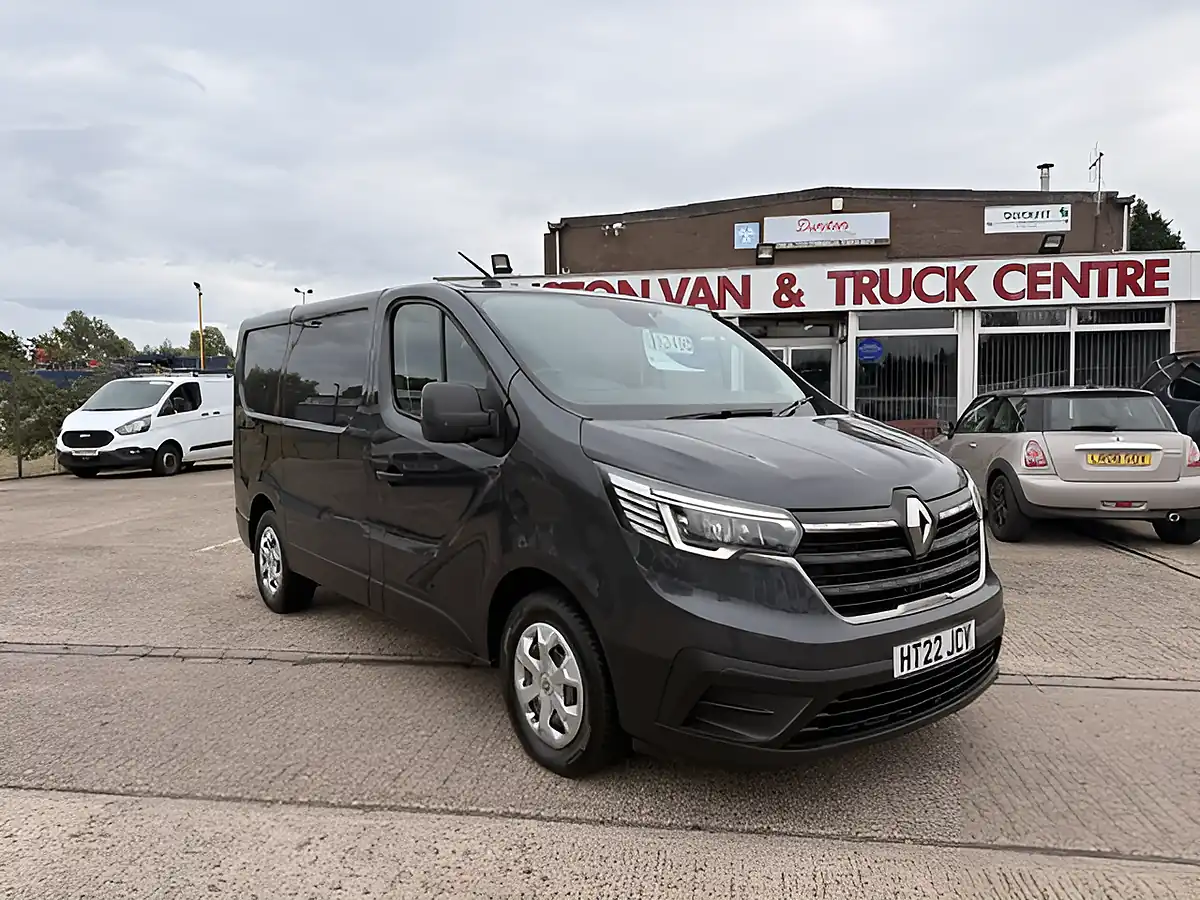 Used 2022 Renault Trafic SL28 Business L1 H1 Grey - Front View