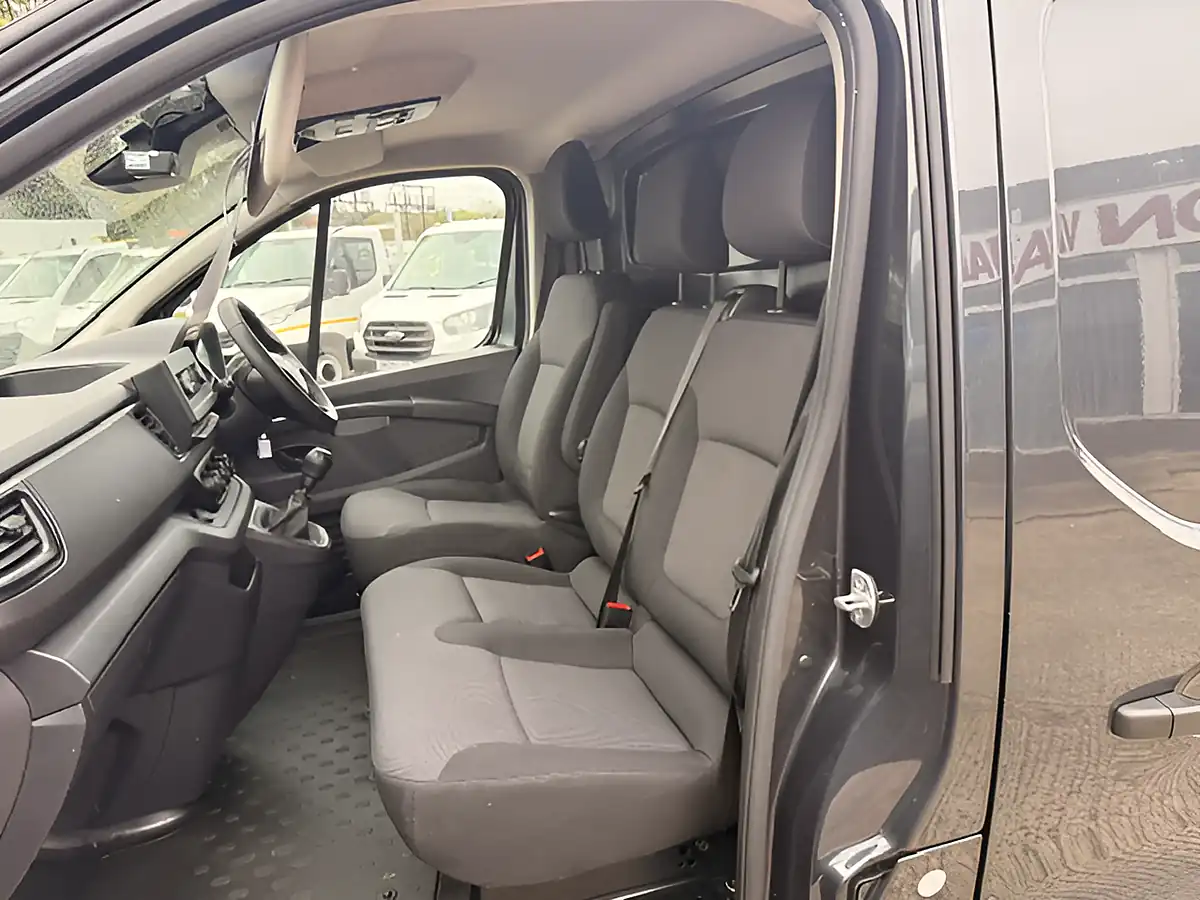 Used 2022 Renault Trafic SL28 Business L1 H1 Grey - Interior and Exterior details 13