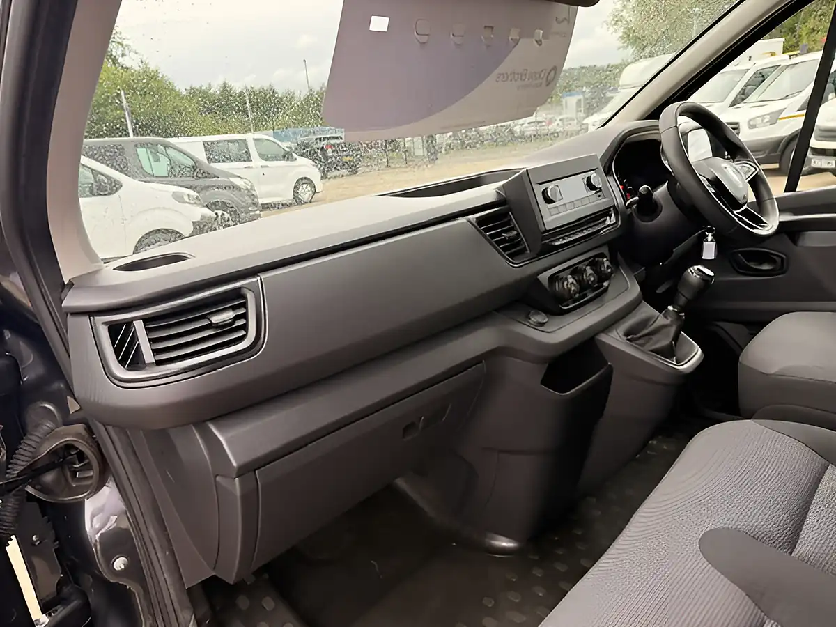 Used 2022 Renault Trafic SL28 Business L1 H1 Grey - Interior and Exterior details 14