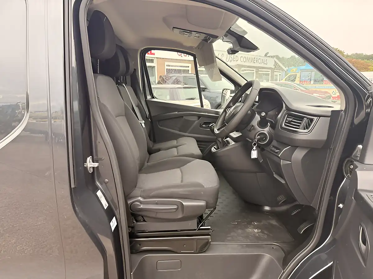 Used 2022 Renault Trafic SL28 Business L1 H1 Grey - Interior and Exterior details 15