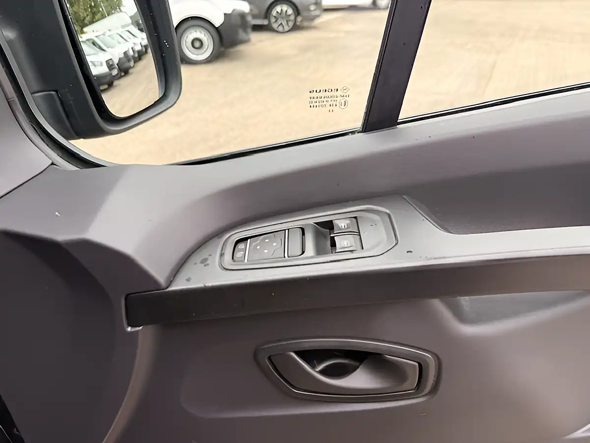 Used 2022 Renault Trafic SL28 Business L1 H1 Grey - Interior and Exterior details 16