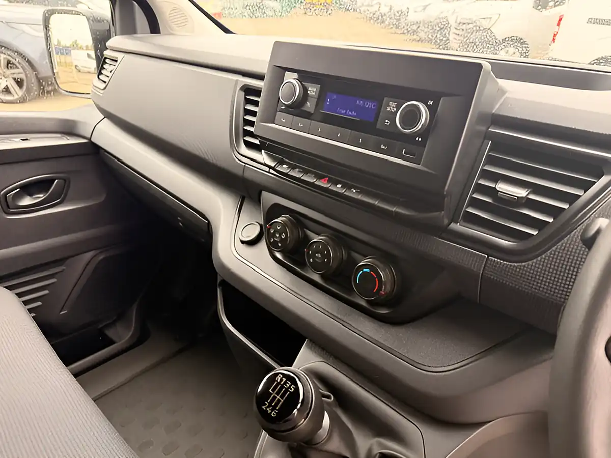 Used 2022 Renault Trafic SL28 Business L1 H1 Grey - Interior and Exterior details 17