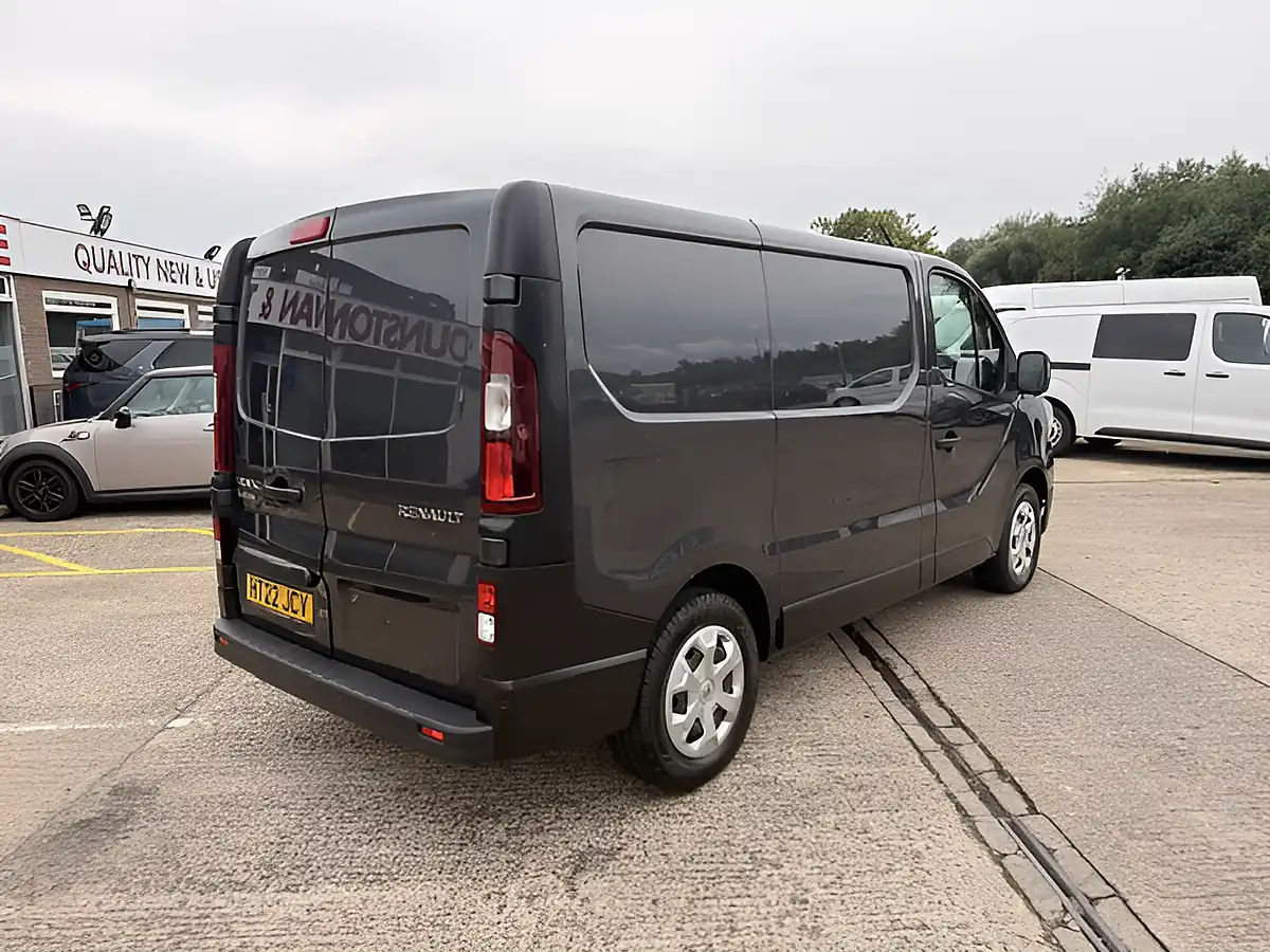 Used 2022 Renault Trafic SL28 Business L1 H1 Grey - Interior and Exterior details 3