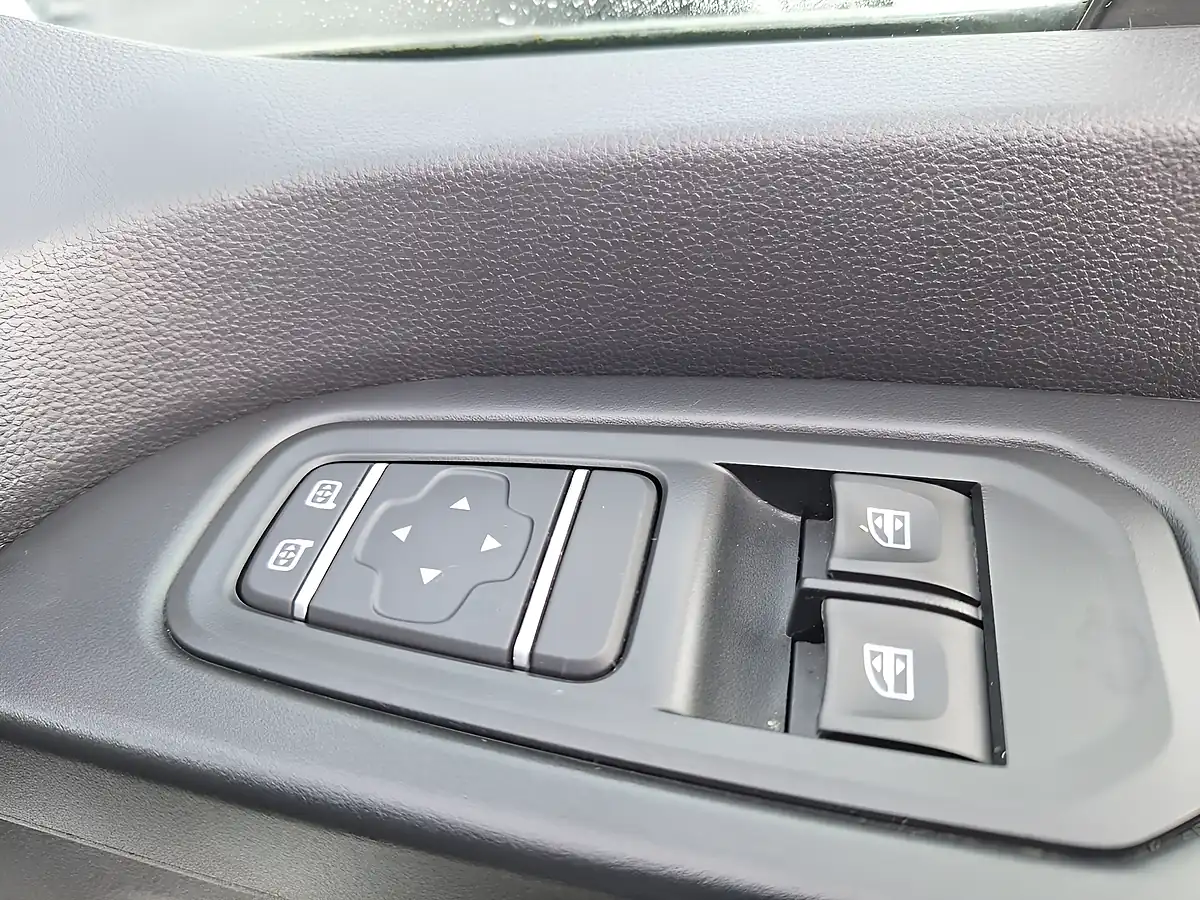 Used 2022 Renault Trafic SL28 Business White - Interior and Exterior details 18