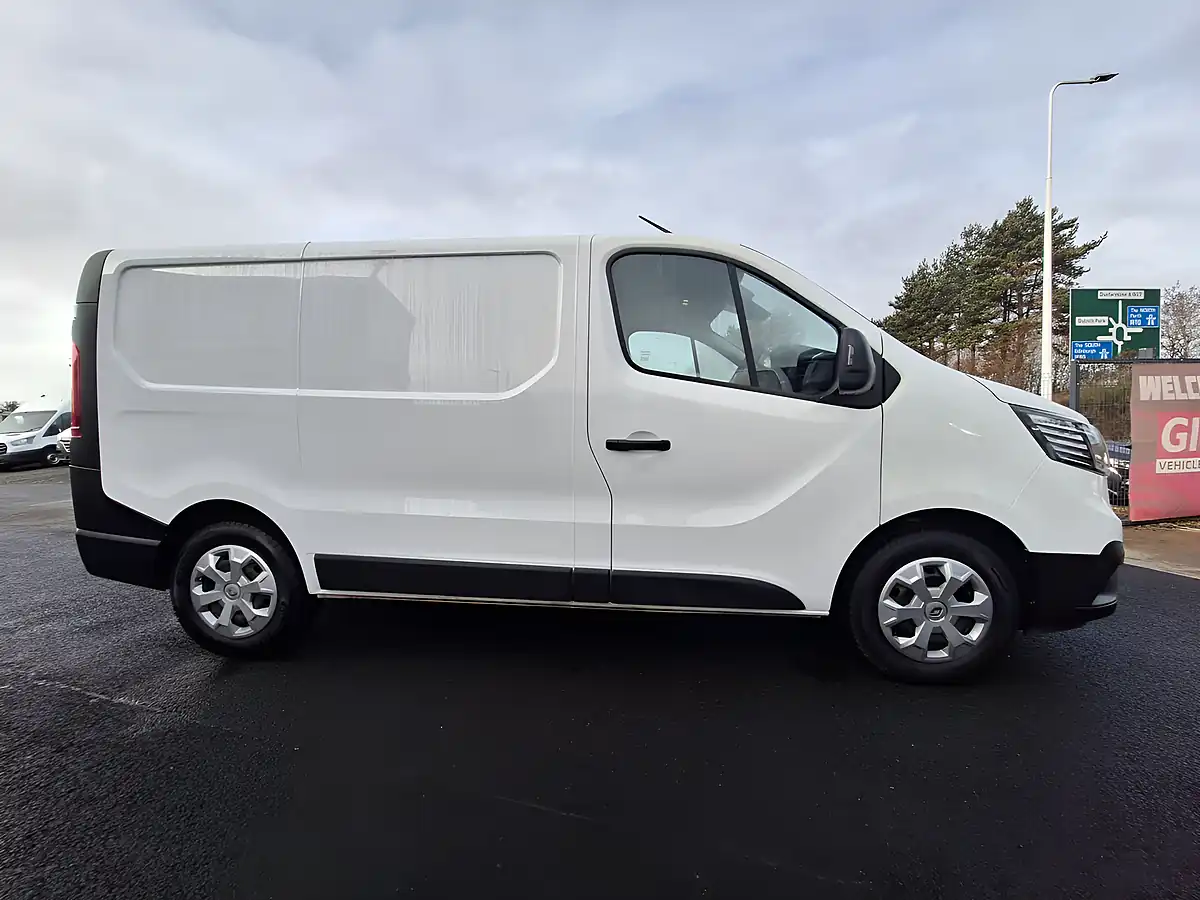 Used 2022 Renault Trafic SL28 Business White - Interior and Exterior details 2