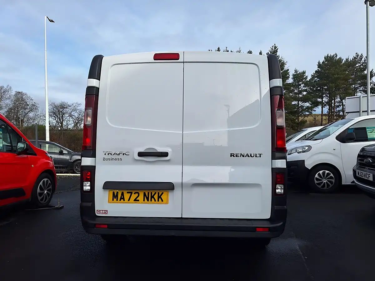 Used 2022 Renault Trafic SL28 Business White - Interior and Exterior details 4