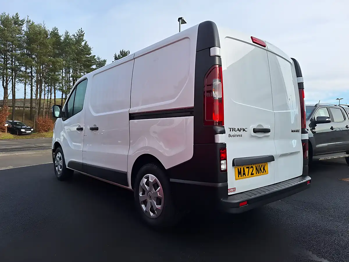 Used 2022 Renault Trafic SL28 Business White - Interior and Exterior details 6