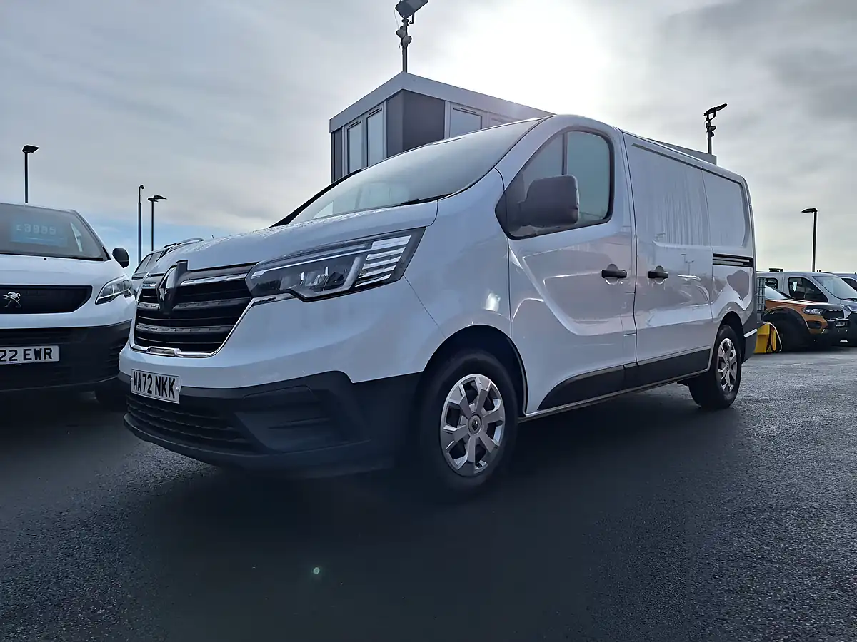 Used 2022 Renault Trafic SL28 Business White - Interior and Exterior details 7