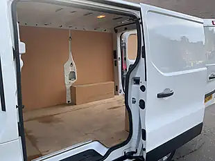 Used 2022 Renault Trafic SL28 Business White - Interior and Exterior details 12