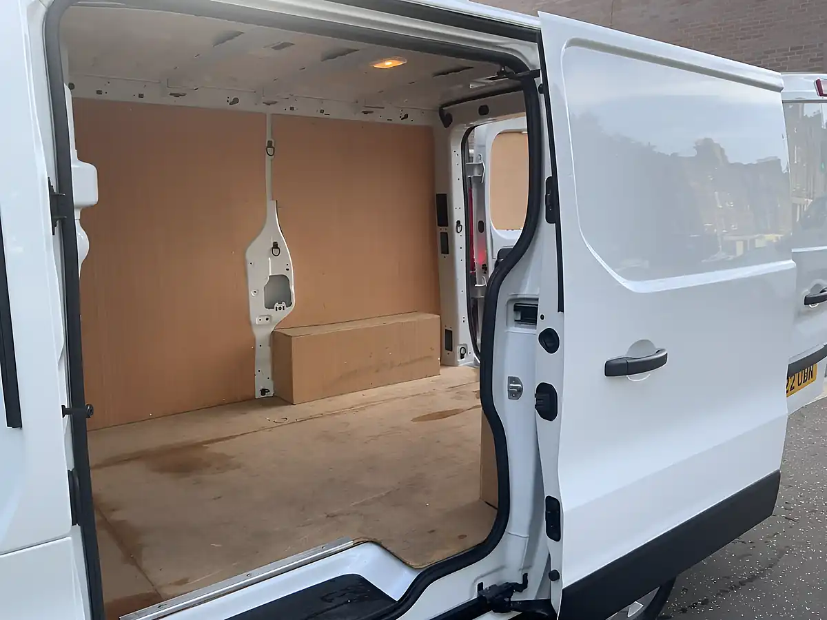 Used 2022 Renault Trafic SL28 Business White - Interior and Exterior details 12