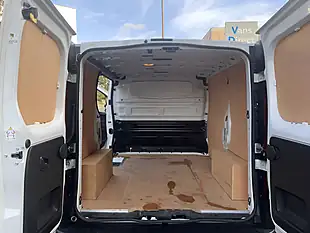 Used 2022 Renault Trafic SL28 Business White - Interior and Exterior details 13
