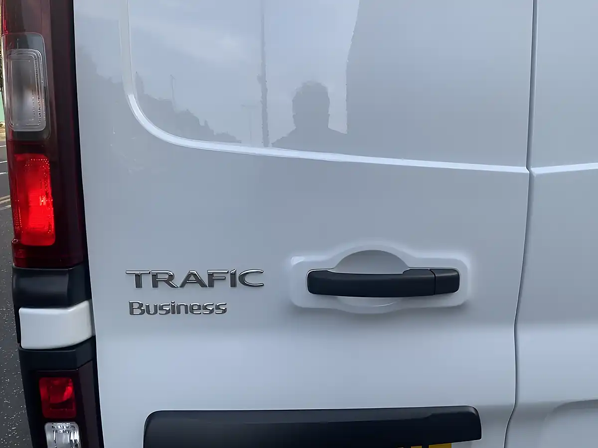 Used 2022 Renault Trafic SL28 Business White - Interior and Exterior details 14