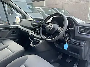 Used 2022 Renault Trafic SL28 Business White - Interior and Exterior details 15