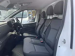 Used 2022 Renault Trafic SL28 Business White - Interior and Exterior details 16