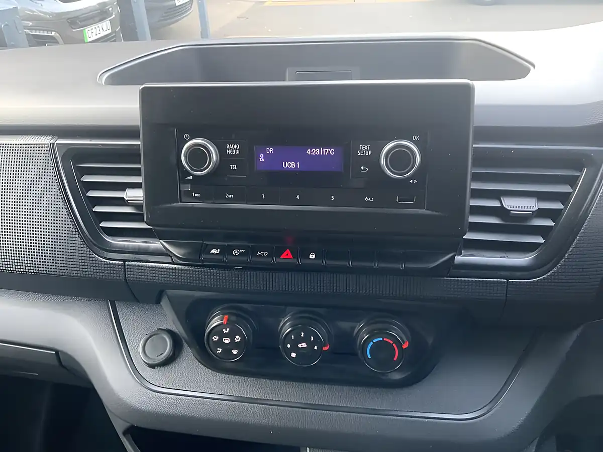 Used 2022 Renault Trafic SL28 Business White - Interior and Exterior details 19