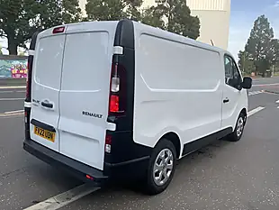 Used 2022 Renault Trafic SL28 Business White - Interior and Exterior details 6