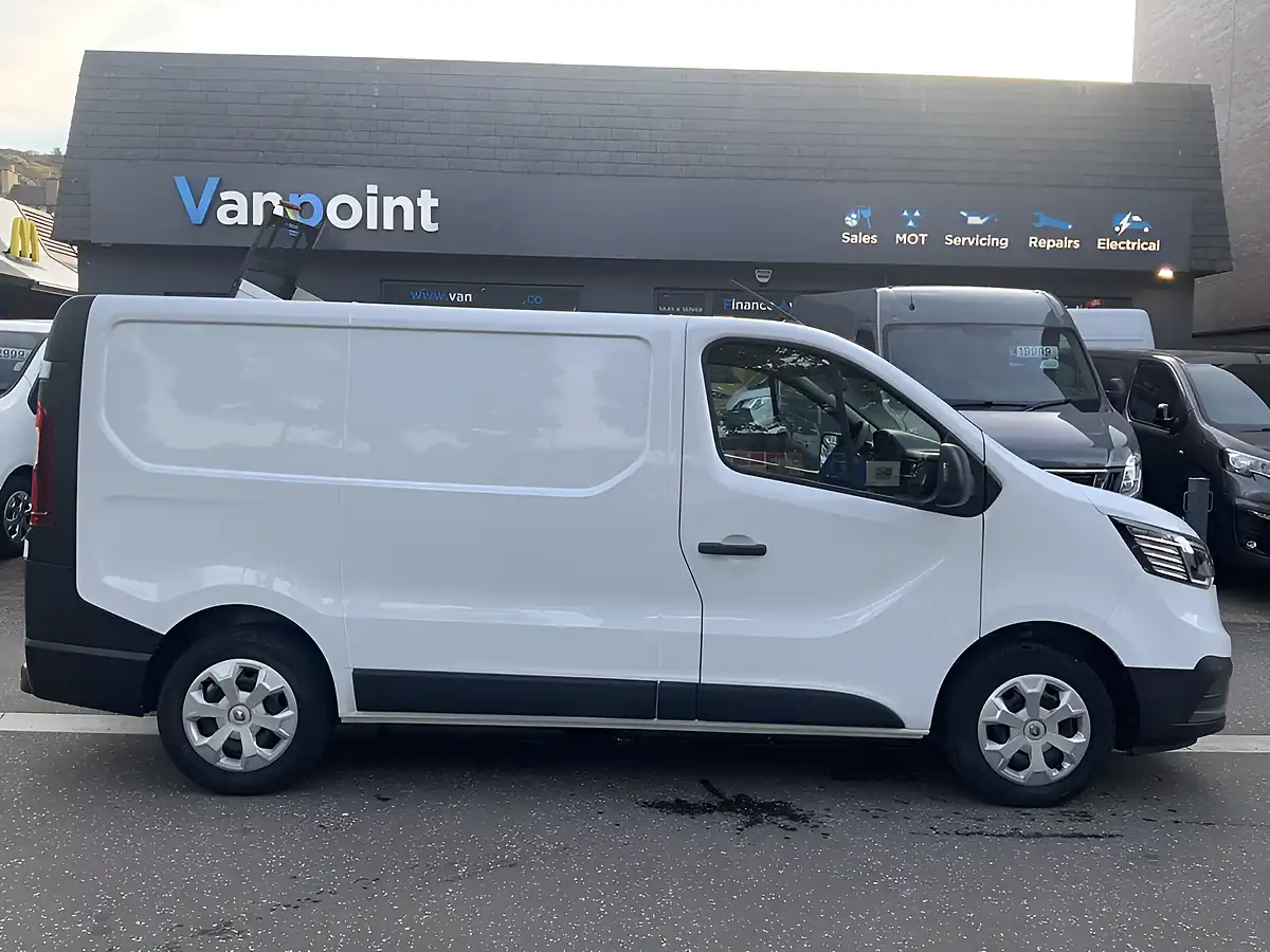 Used 2022 Renault Trafic SL28 Business White - Interior and Exterior details 7