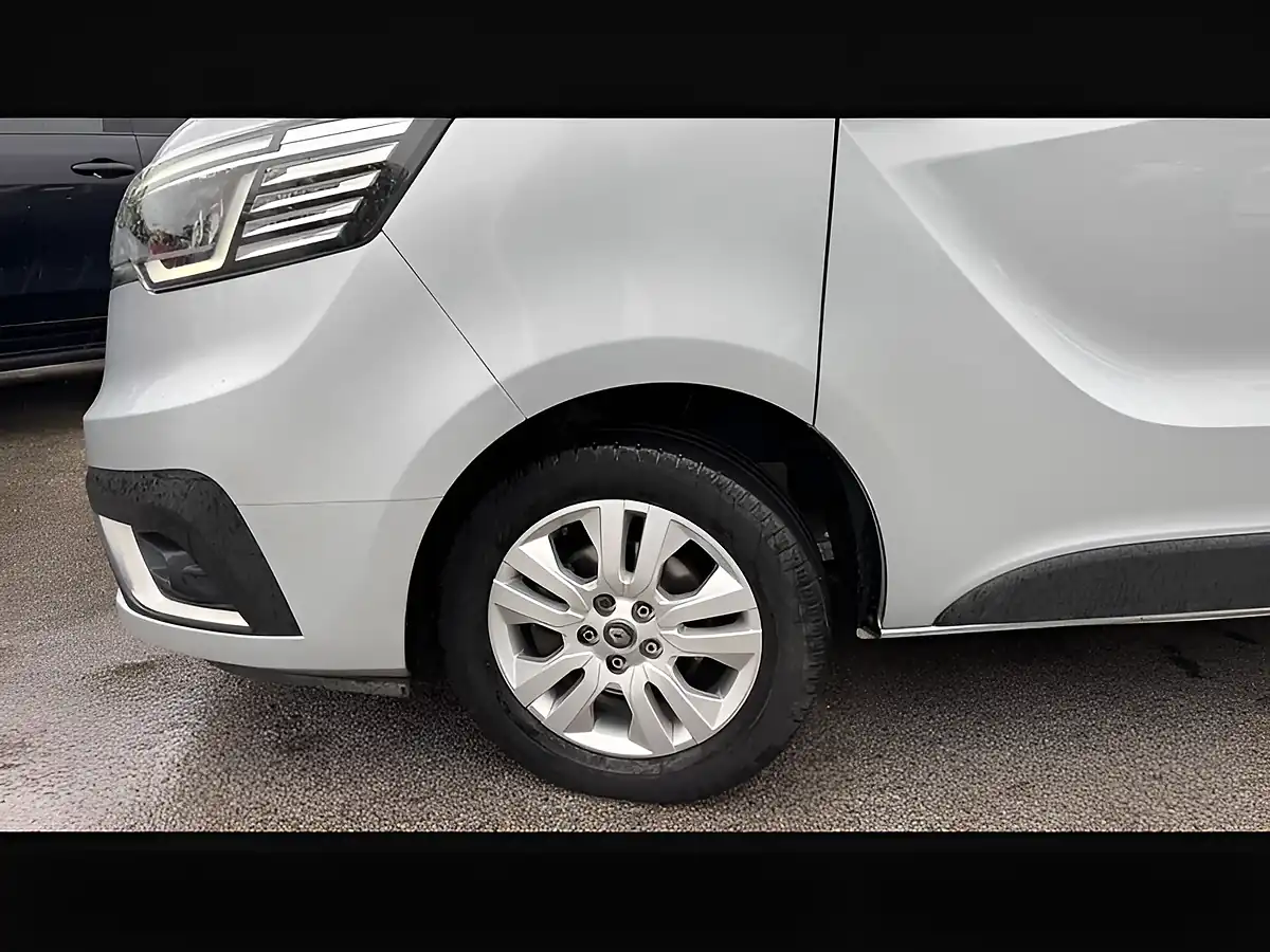 Used 2022 Renault Trafic SL28 Sport Blue Highland Grey - Interior and Exterior details 14