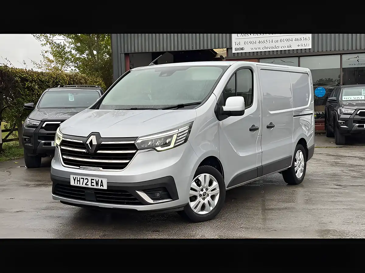Used 2022 Renault Trafic SL28 Sport Blue Highland Grey - Interior and Exterior details 15