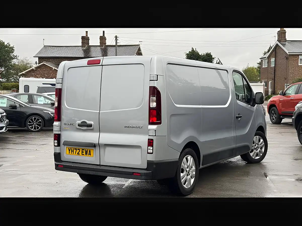 Used 2022 Renault Trafic SL28 Sport Blue Highland Grey - Interior and Exterior details 3