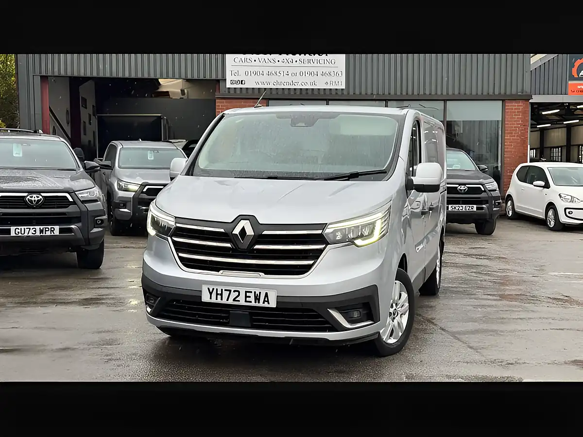 Used 2022 Renault Trafic SL28 Sport Blue Highland Grey - Interior and Exterior details 4