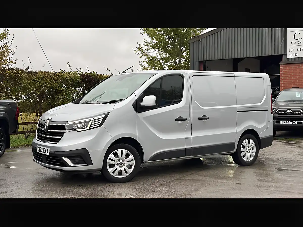Used 2022 Renault Trafic SL28 Sport Blue Highland Grey - Interior and Exterior details 9