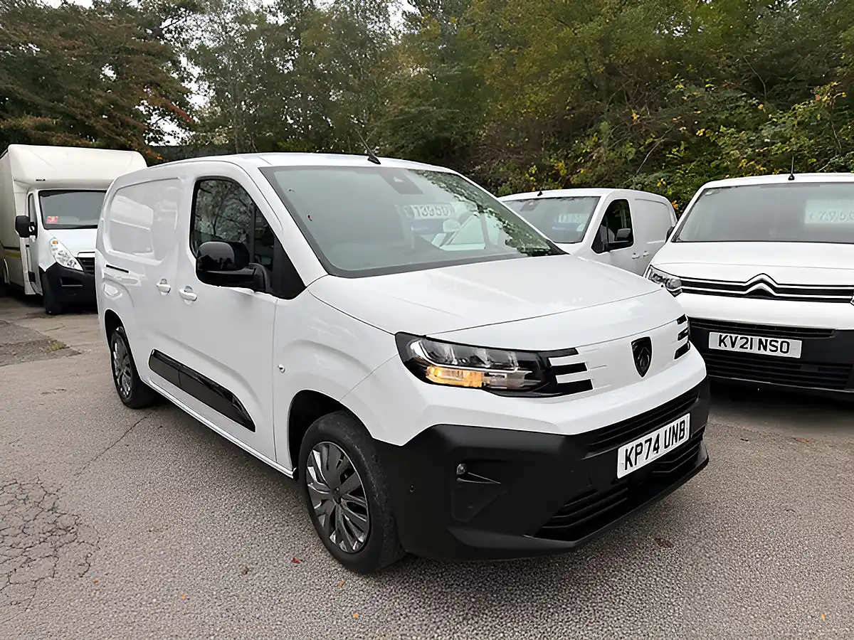 Used 2022 Renault Trafic SL28 Sport Grey - Interior and Exterior details 19