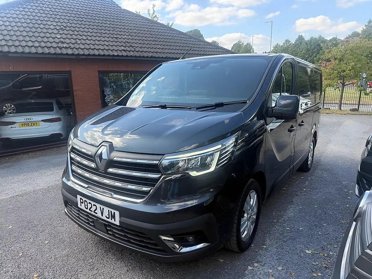 Used 2022 Renault Trafic SL28 Sport Grey - Interior and Exterior details 3