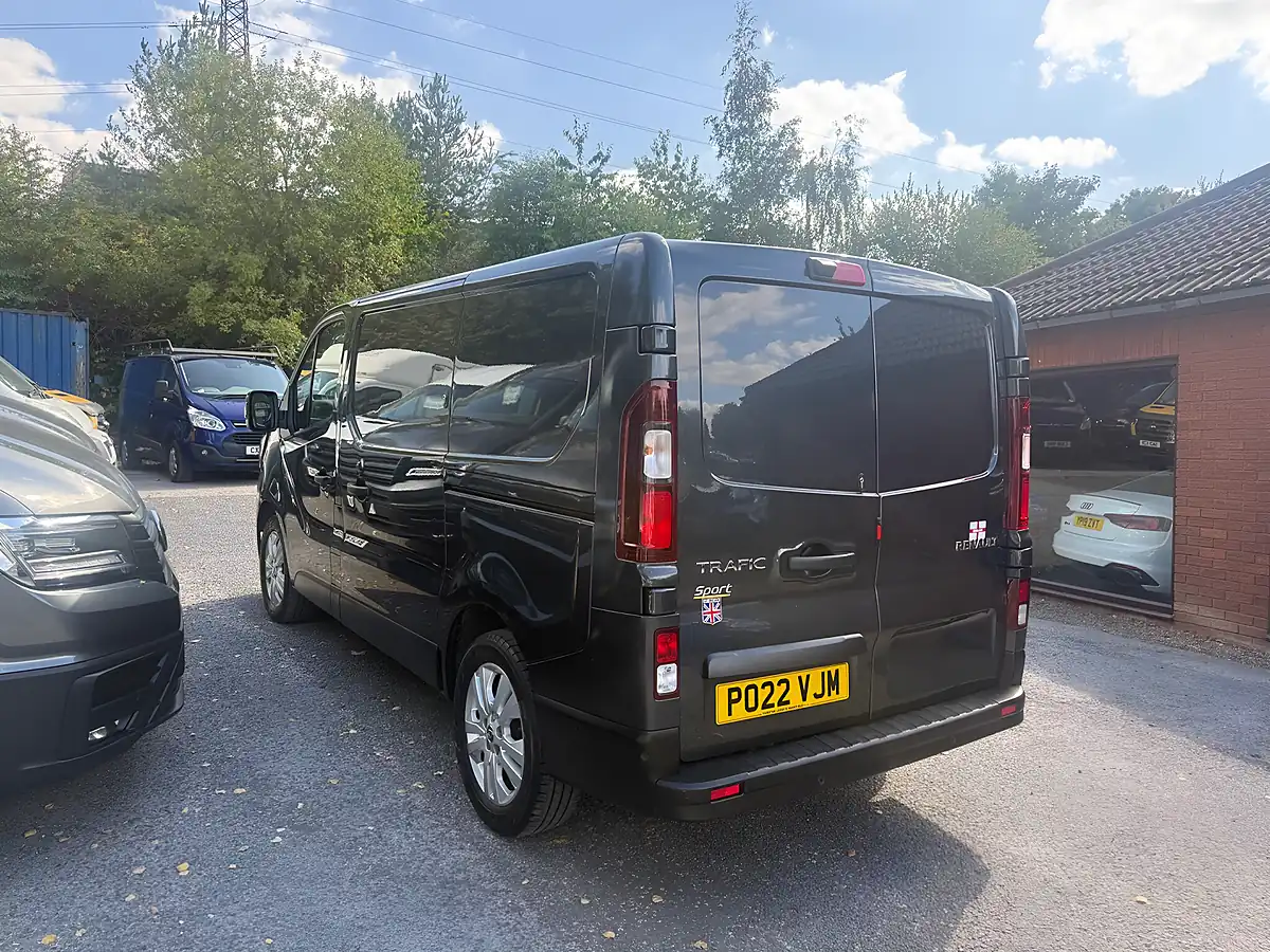 Used 2022 Renault Trafic SL28 Sport Grey - Interior and Exterior details 4