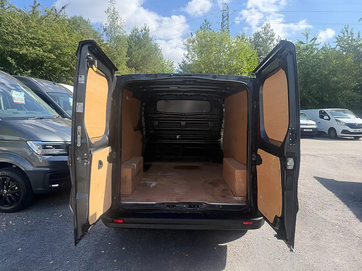 Used 2022 Renault Trafic SL28 Sport Grey - Interior and Exterior details 7