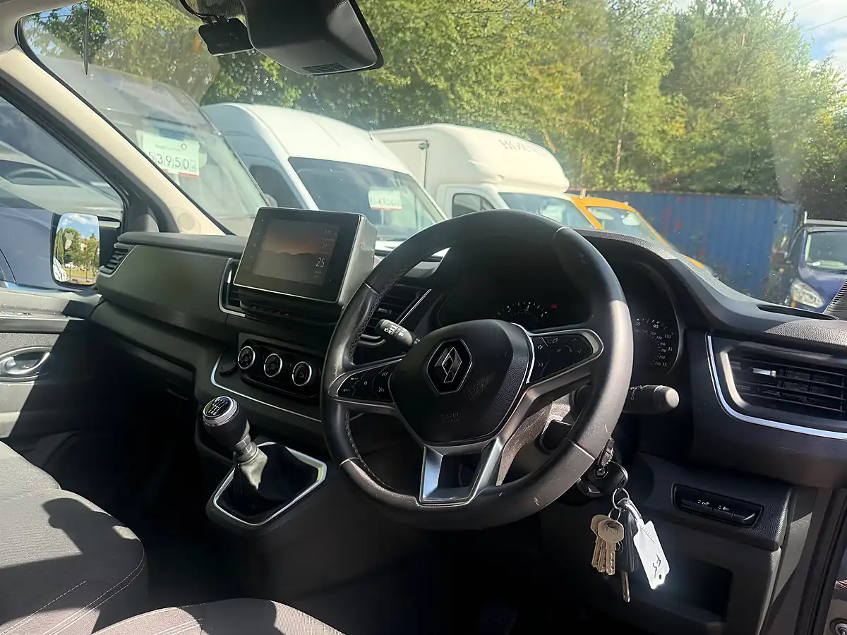 Used 2022 Renault Trafic SL28 Sport Grey - Interior and Exterior details 9