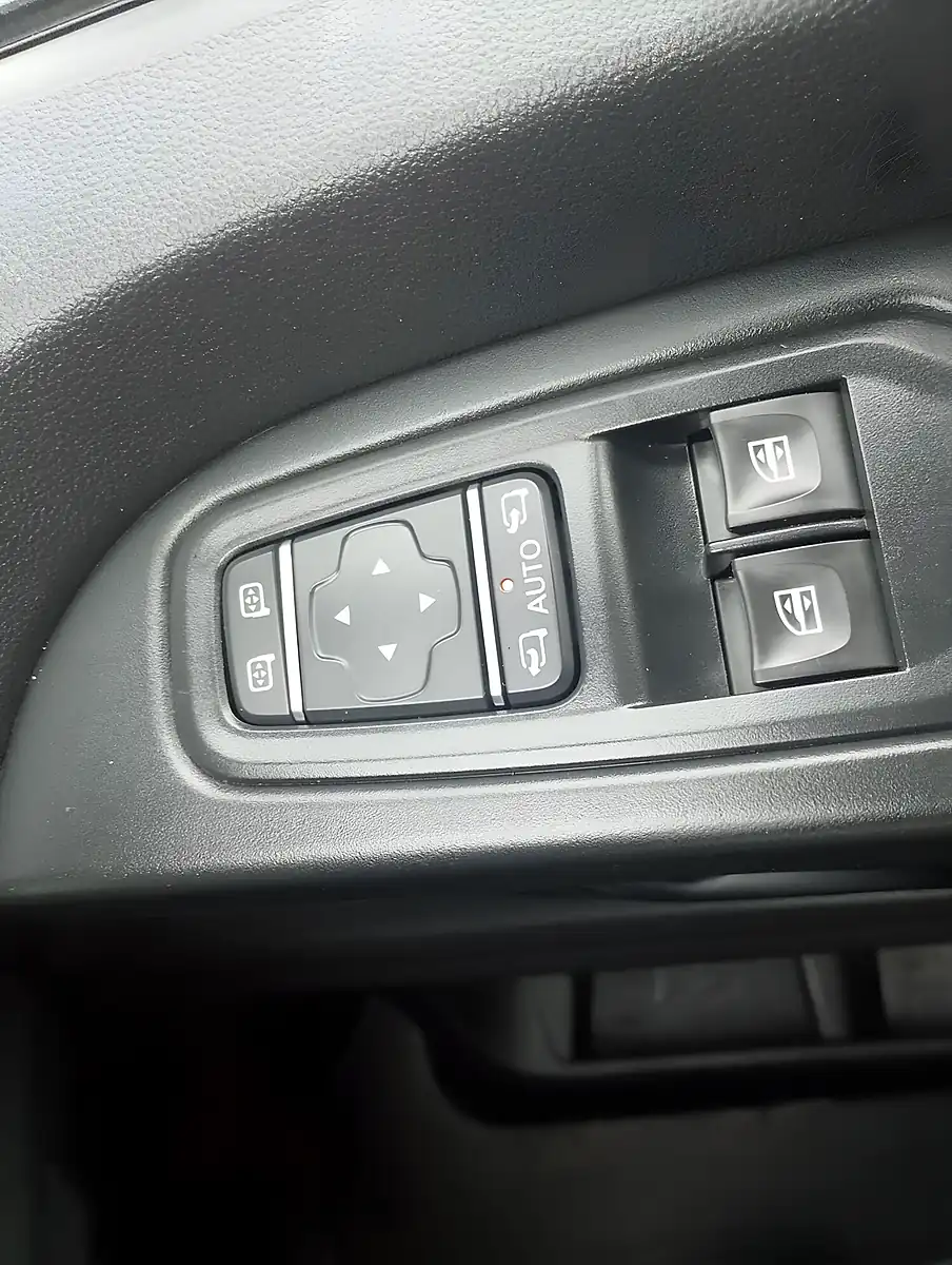 Used 2022 Renault Trafic Sport Grey - Interior and Exterior details 15
