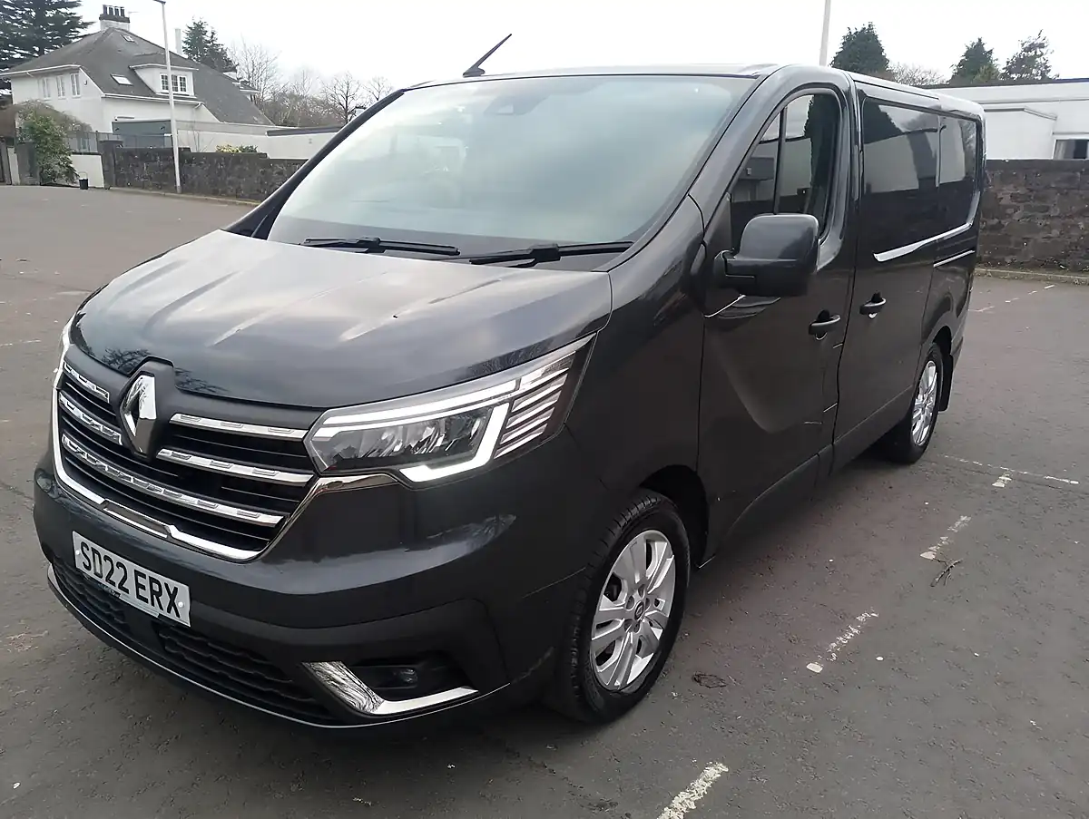 Used 2022 Renault Trafic Sport Grey - Interior and Exterior details 3