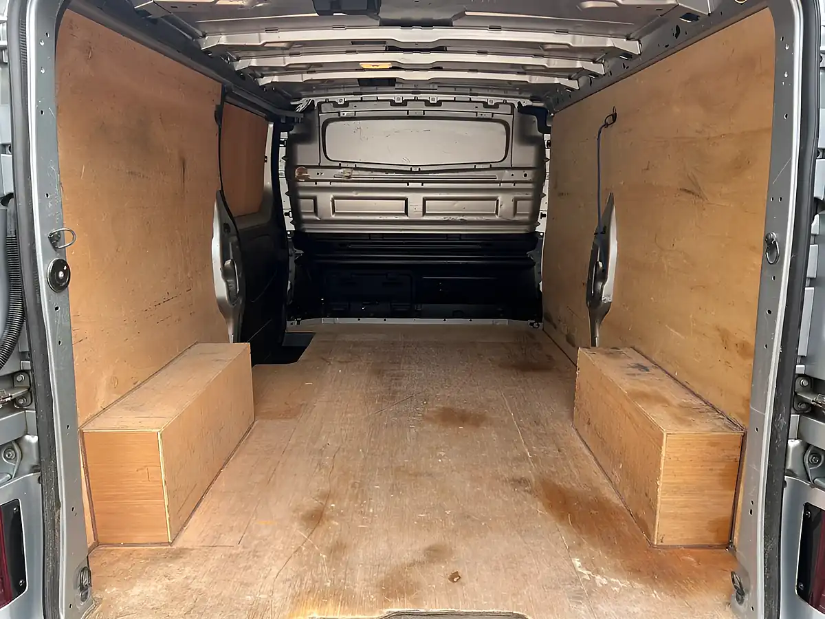 Used 2022 Renault Trafic Sport+ Grey - Interior and Exterior details 12