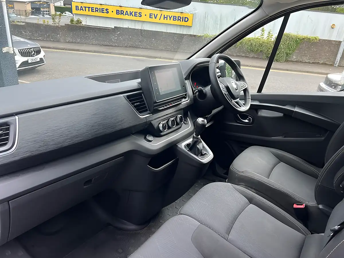 Used 2022 Renault Trafic Sport+ Grey - Interior and Exterior details 15