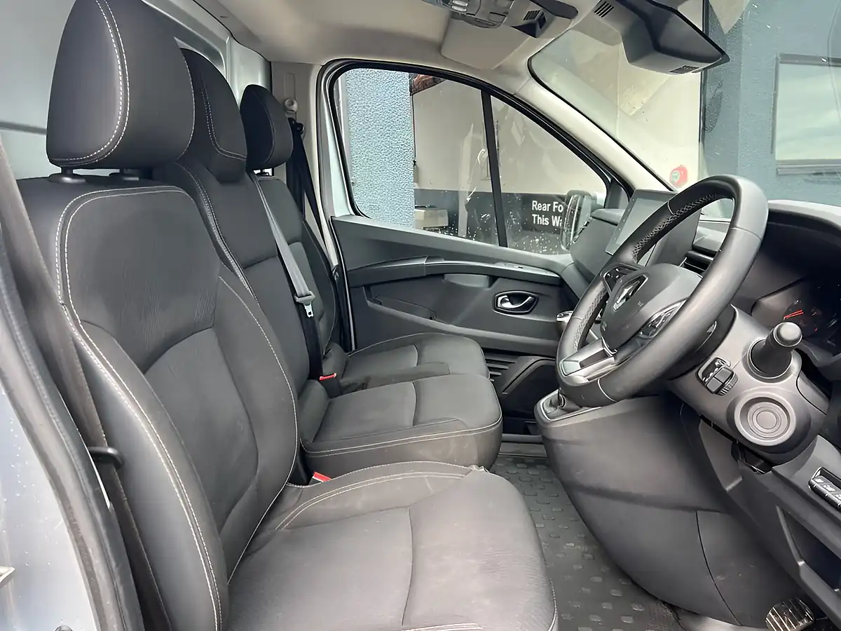Used 2022 Renault Trafic Sport+ Grey - Interior and Exterior details 16