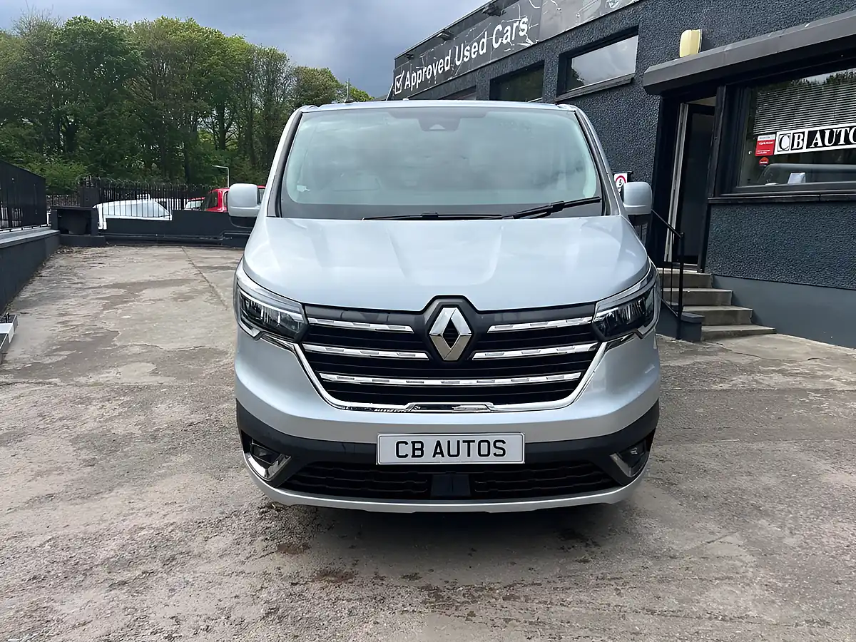 Used 2022 Renault Trafic Sport+ Grey - Interior and Exterior details 2