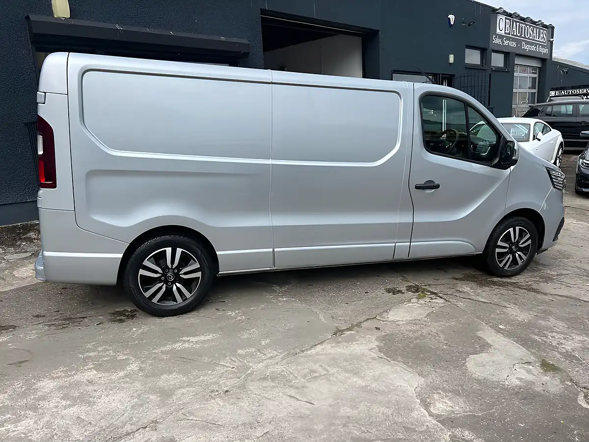 Used 2022 Renault Trafic Sport+ Grey - Interior and Exterior details 3