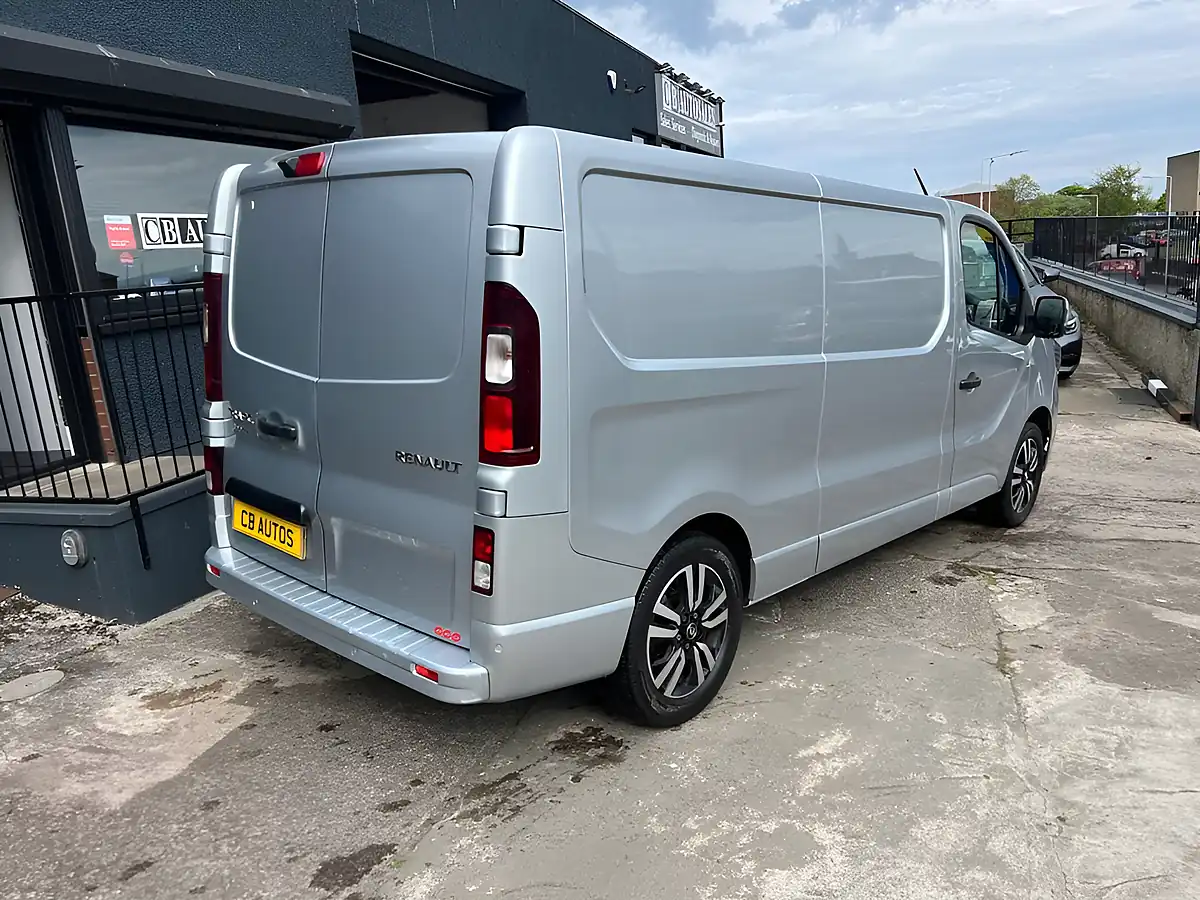 Used 2022 Renault Trafic Sport+ Grey - Interior and Exterior details 4