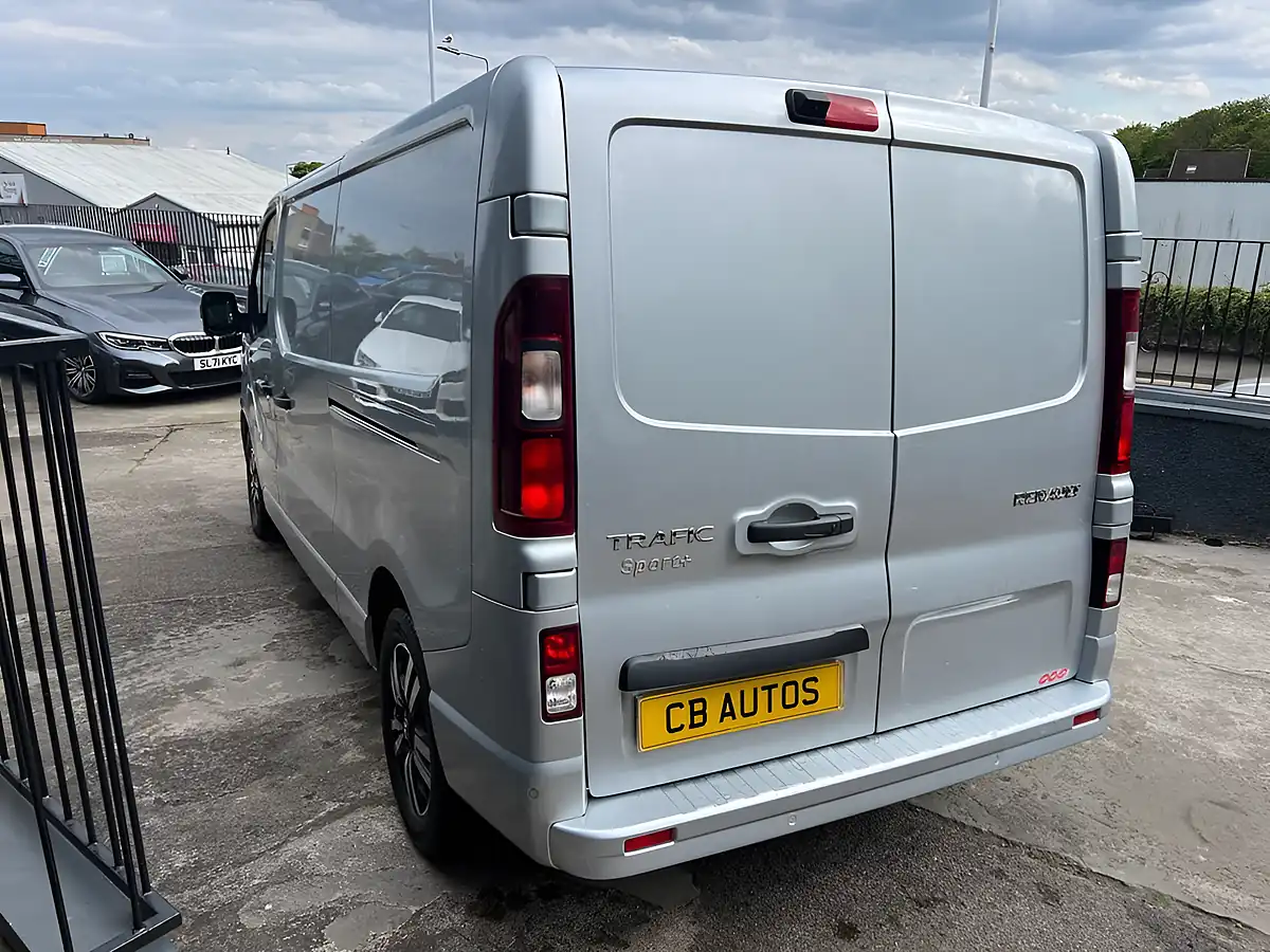 Used 2022 Renault Trafic Sport+ Grey - Interior and Exterior details 6