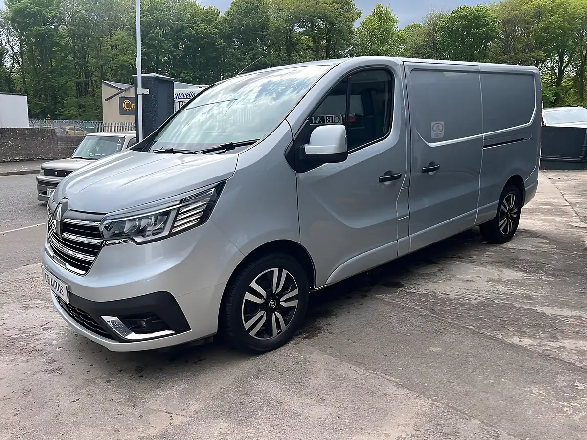 Used 2022 Renault Trafic Sport+ Grey - Interior and Exterior details 8